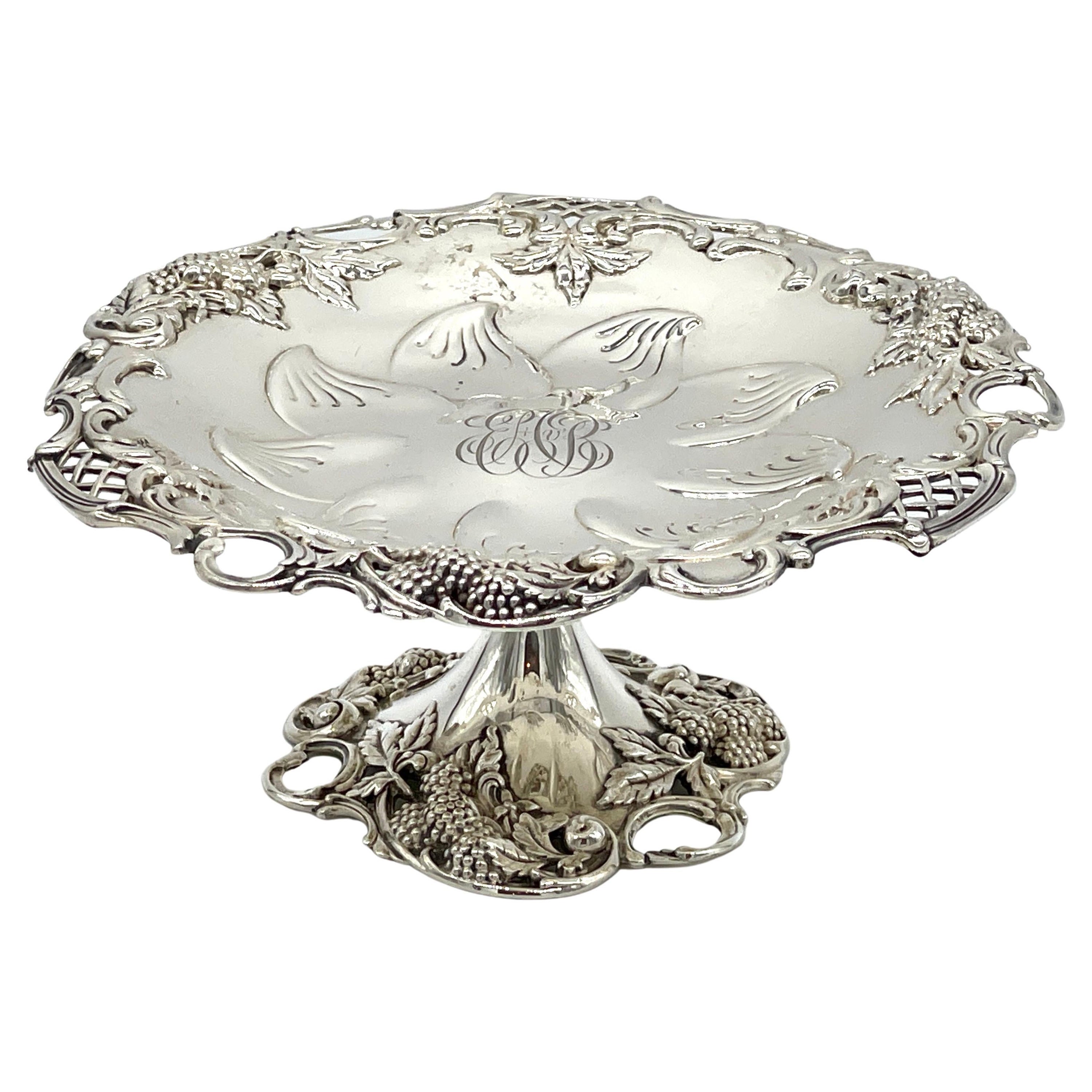 Kompottschale/Tazza aus Sterling „Schwarzer Beeren“ von Tiffany & Company