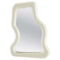 Le miroir moyen, couleur beige