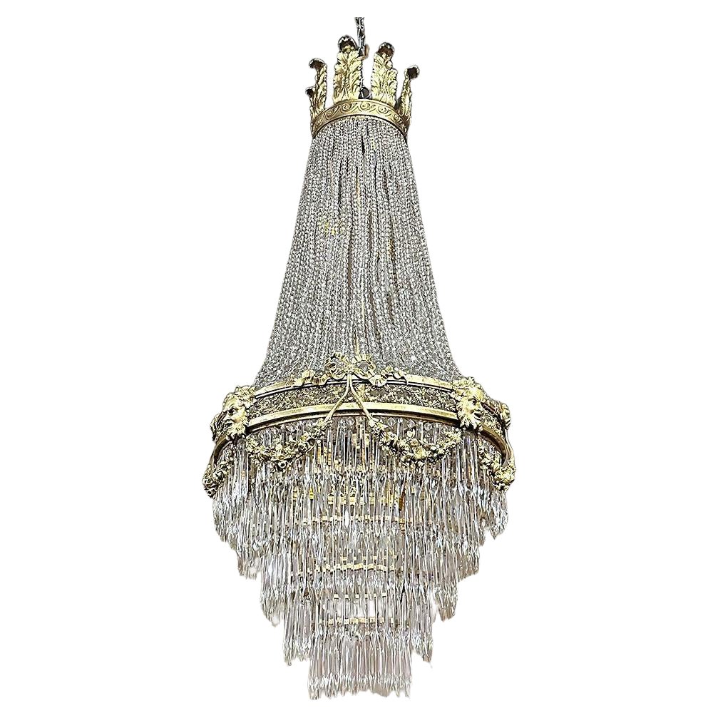 Lustre néoclassique français d'antiquités en forme de sac de perles, en bronze et cristal