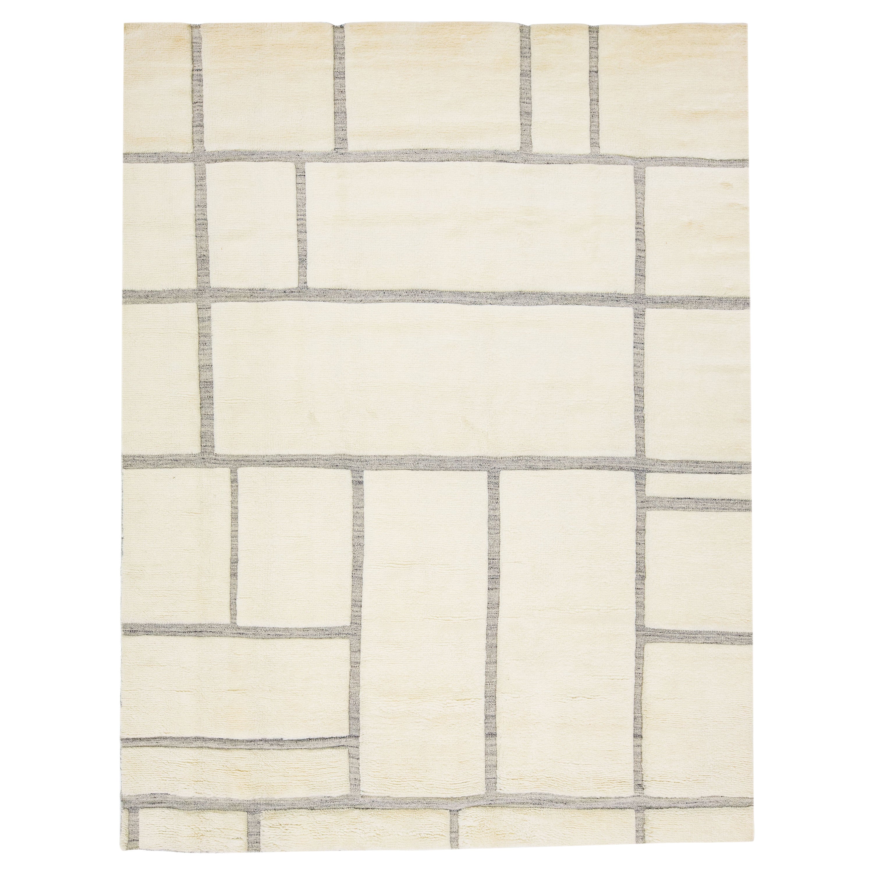 Geometric Moroccan Style Modern Wool Rug In Ivory For Sale