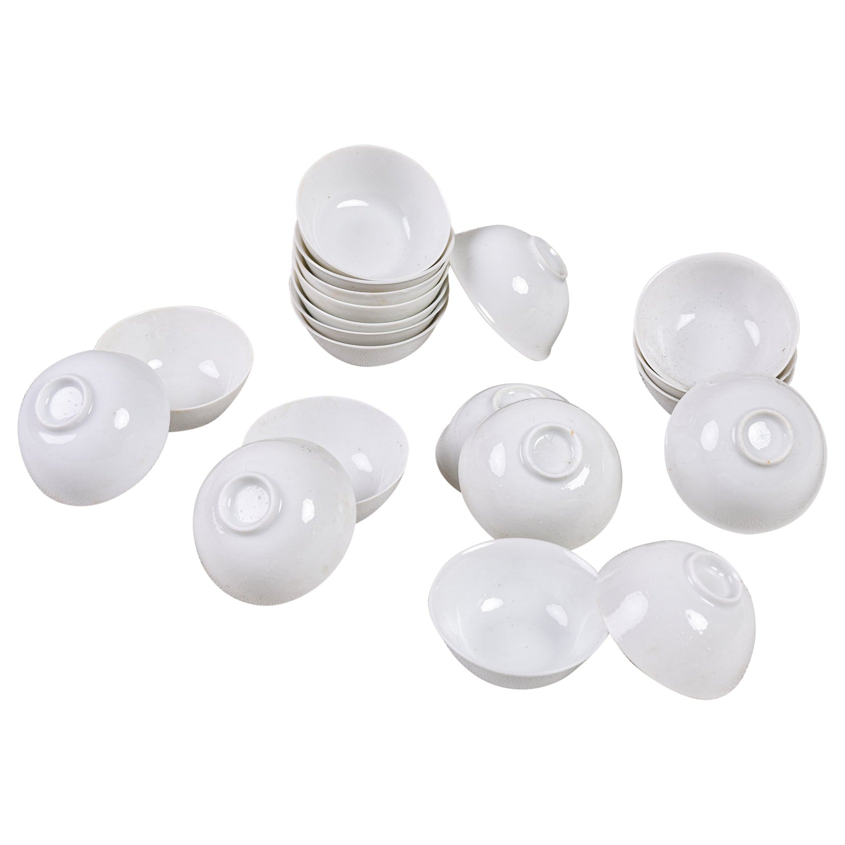 180 petits bols en porcelaine blanche de très belle qualité en vente