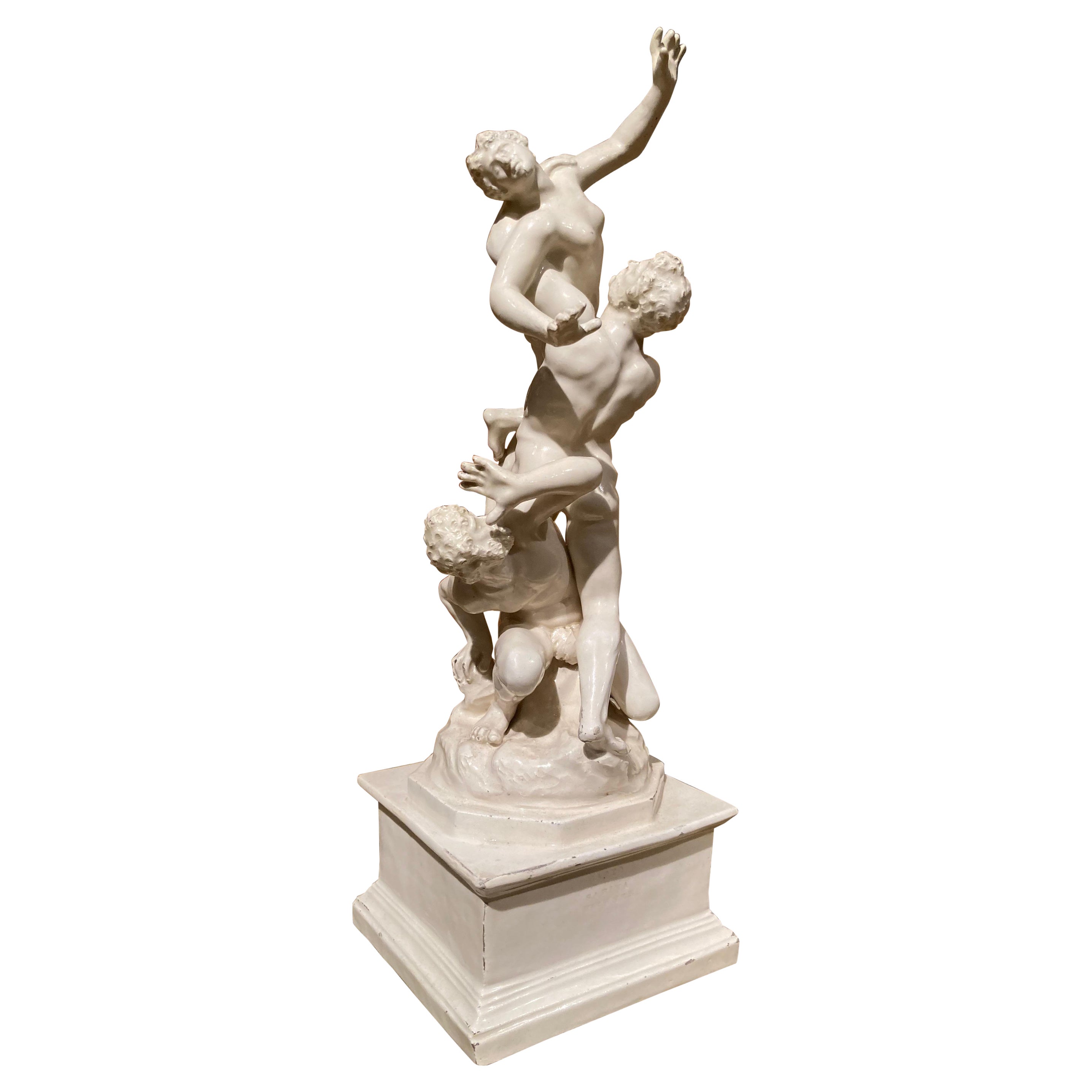 Sculpture de groupe figurative italienne en porcelaine émaillée blanche de la Renaissance du 19ème siècle