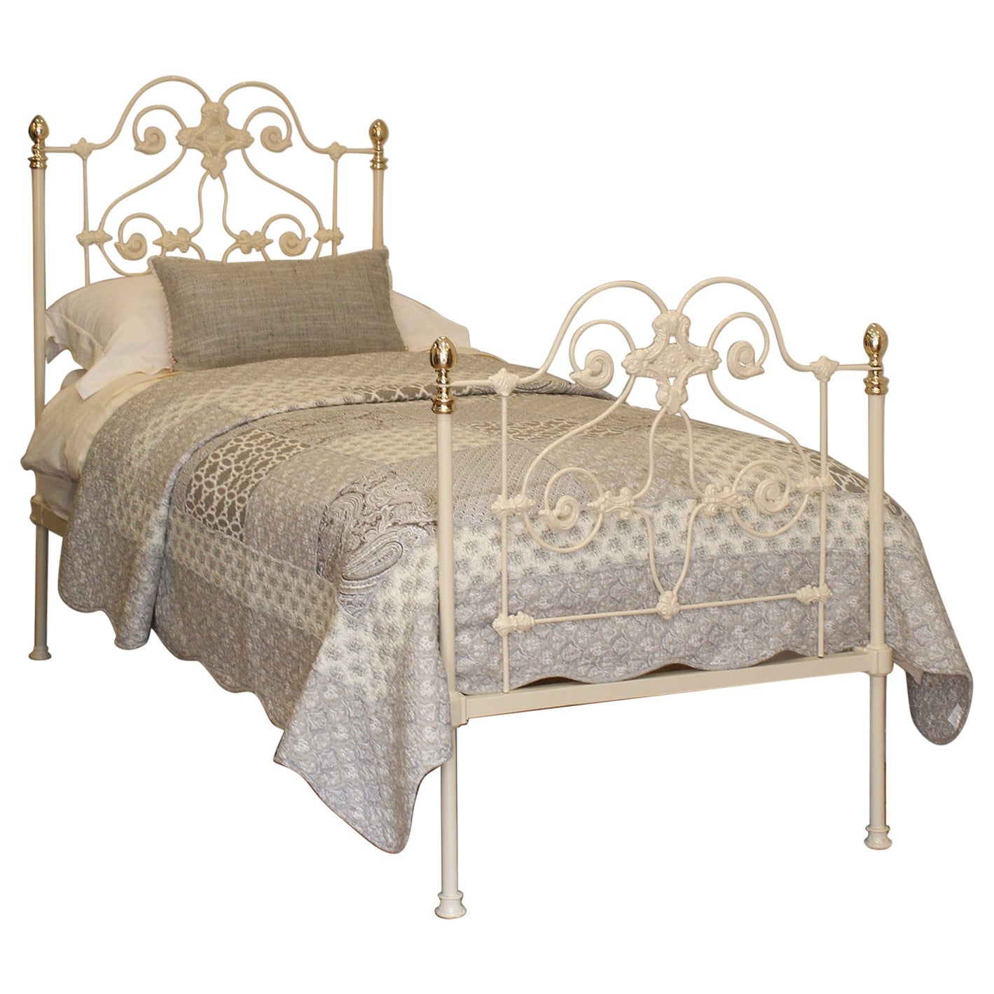 Single Cream Antique Bed MS65