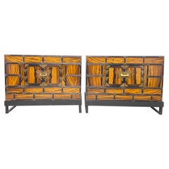Paire de tables de chevet/meubles de rangement anciens en bois de tilleul thaïlandais et pin