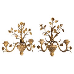 Paar italienische Wandleuchter aus vergoldetem Tole und Giltwood mit Blumenmotiven, um 1940