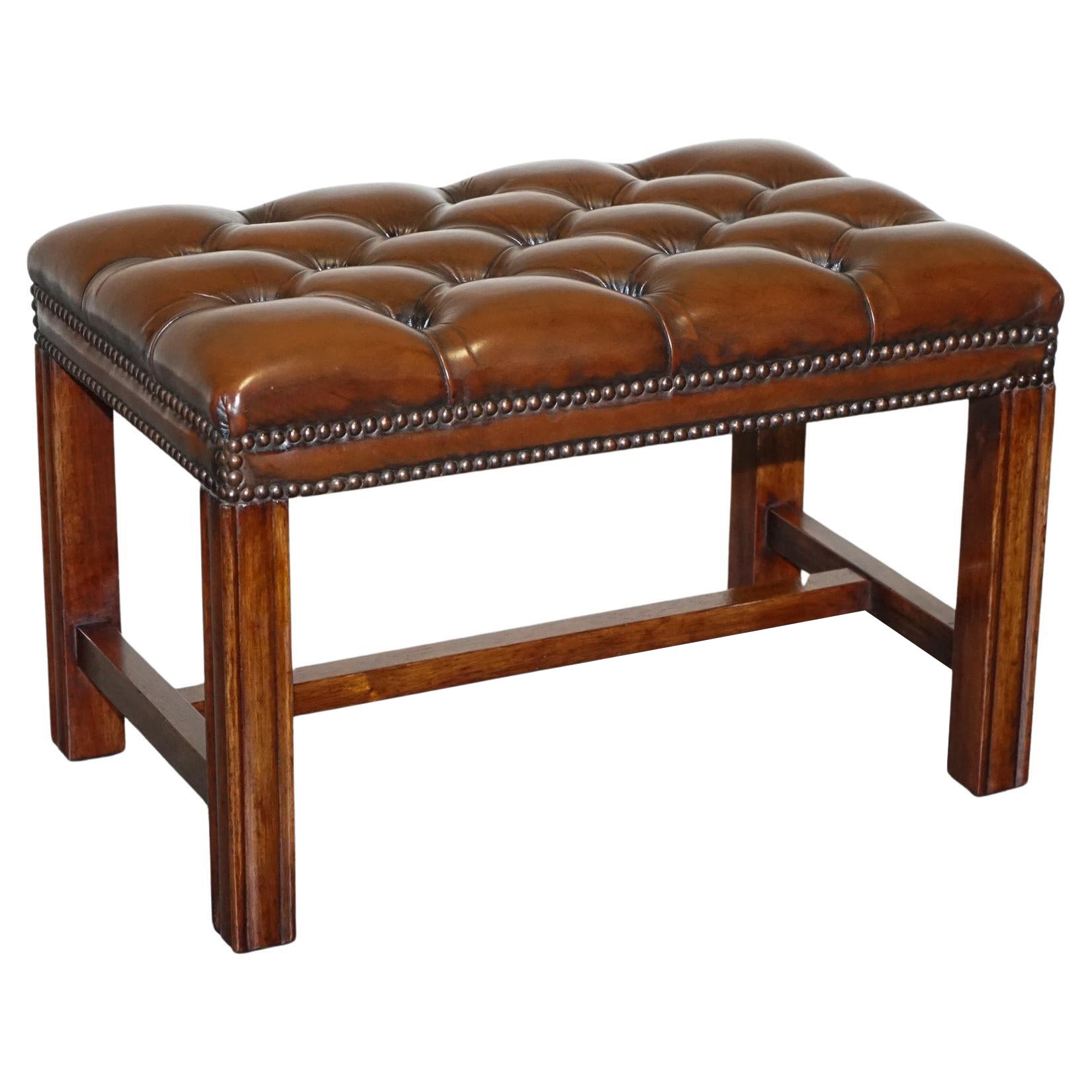 VINTAGE RESTORED CHESTERFiELD HAND DYED BROWN LEATHER TUFFED FOOTSTOOL (1/2) For Sale