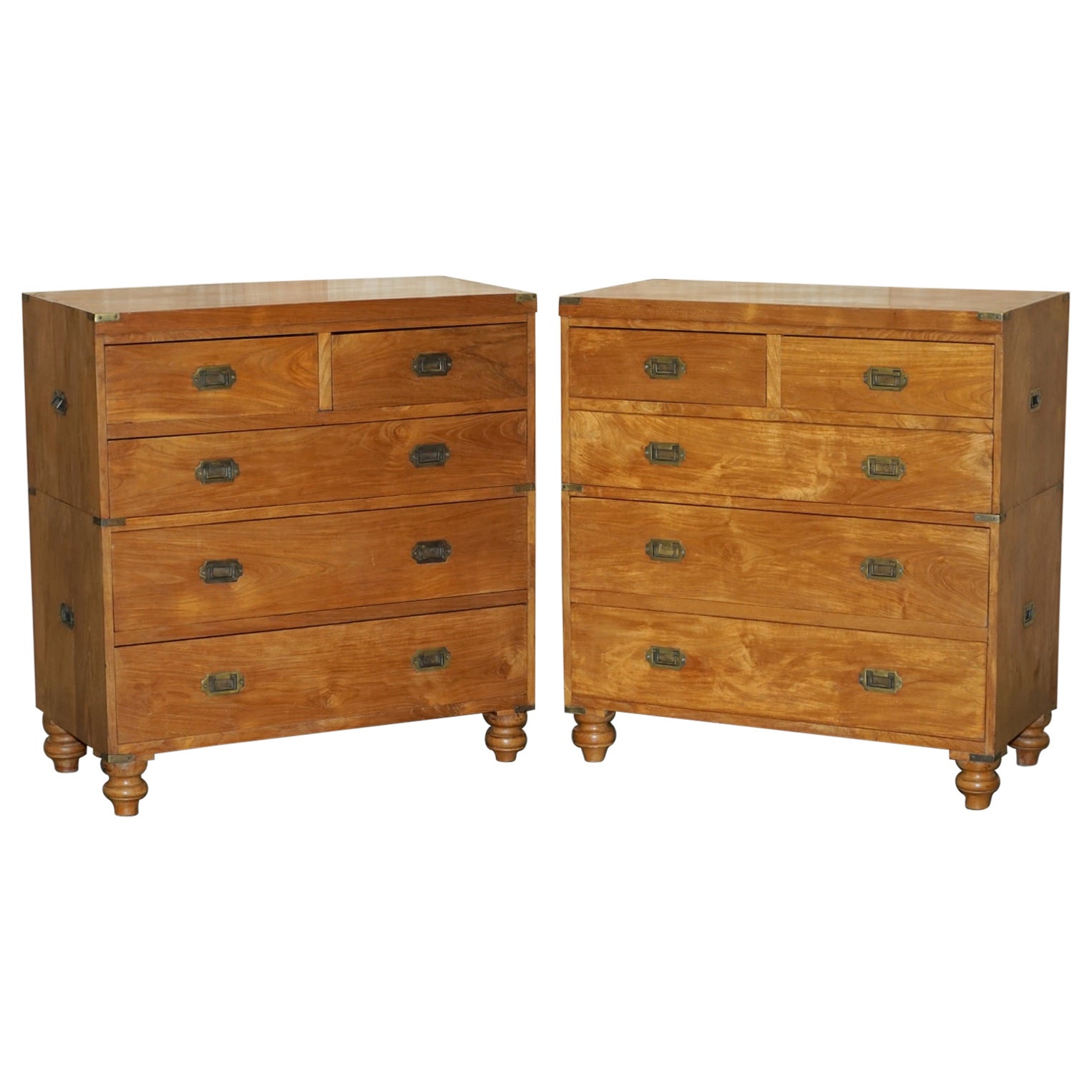 PAIR OF FINE ANTIQUE CIRCA 1920 CAMPHOR WOOD MILITARY CAMPAIGN CHEST OF DRAWERs For Sale