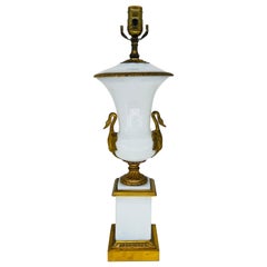 Lampe de bureau française ancienne de style Empire en opaline montée sur bronze doré