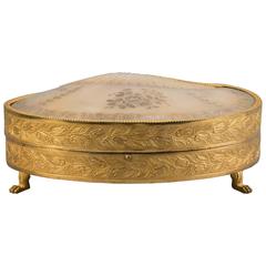 Gilt Bronze and Mother-of-pearl Shell Shaped Box, Palais Royale, circa 1810 6