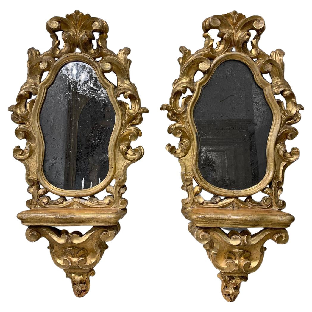 Paire de miroirs en bois doré de Toscane du milieu du XVIIIe siècle