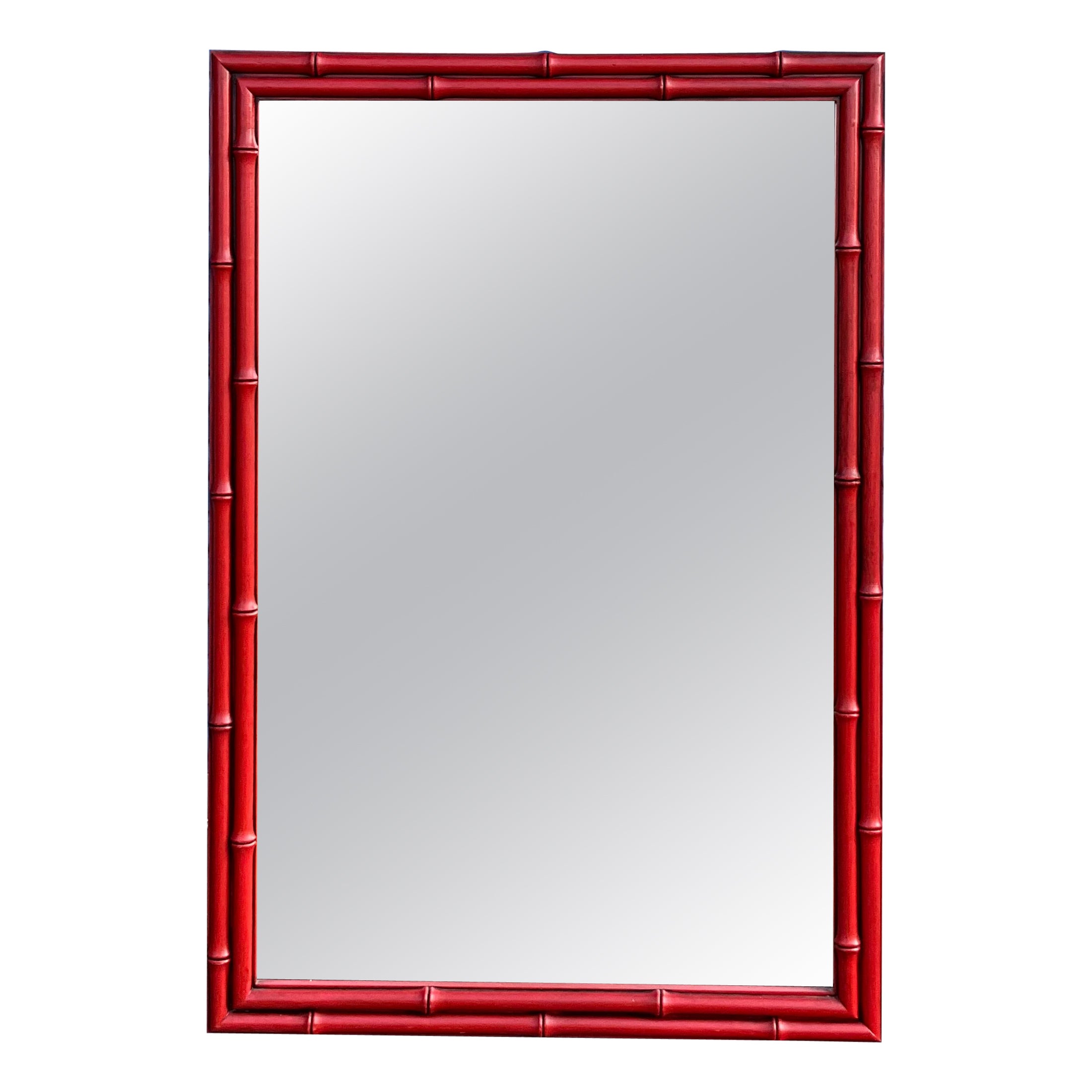 Miroir chinois en bois sculpté et faux bambou rouge de style Régence du milieu du siècle dernier