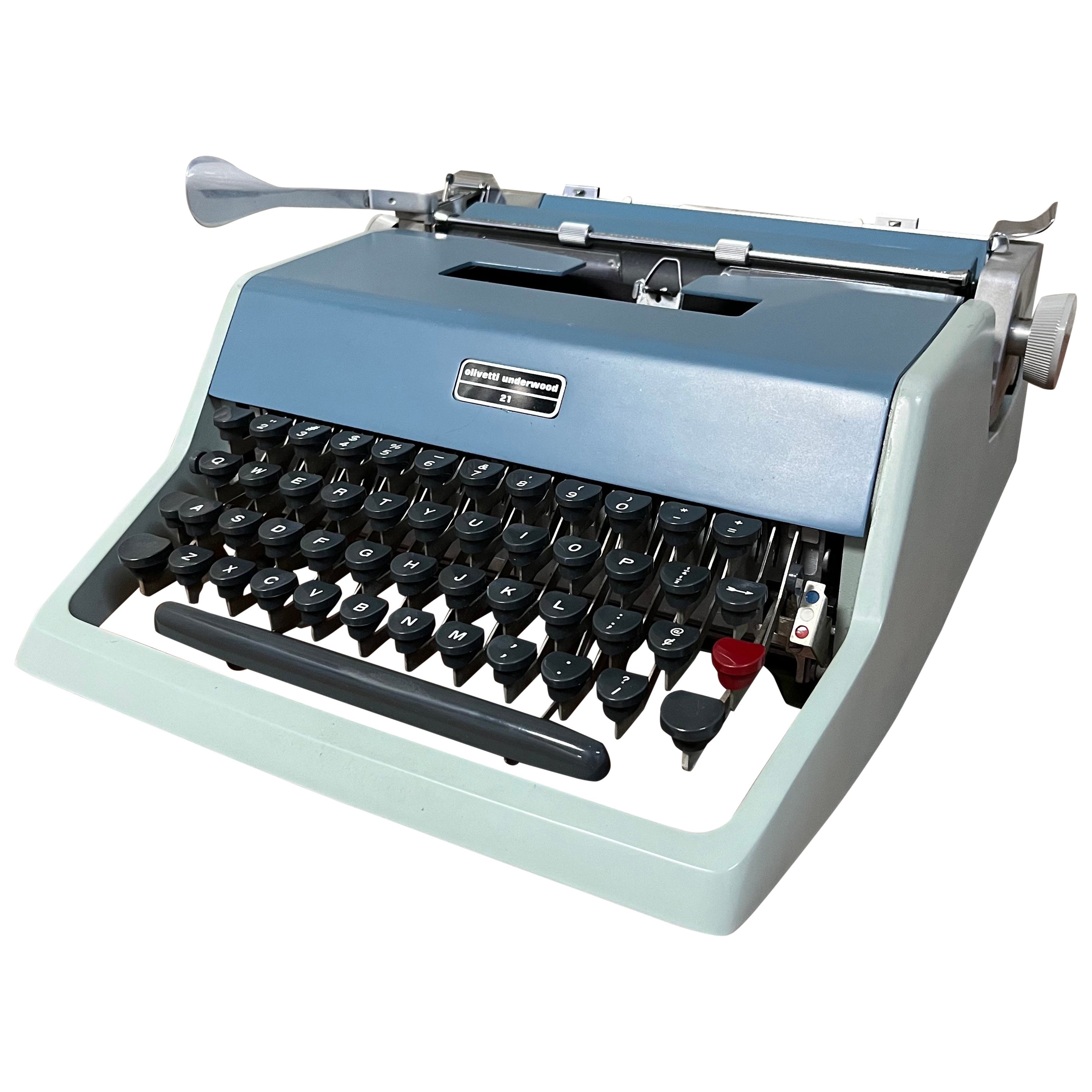 1960s Olivetti Underwood 21 Portable Typewriter With Original Travel Case For Sale