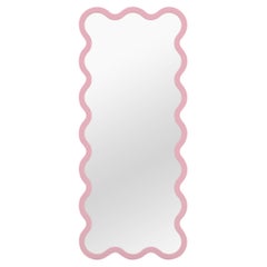 Miroir contemporain 'Hvyli 16' par Oitoproducts, cadre rose clair