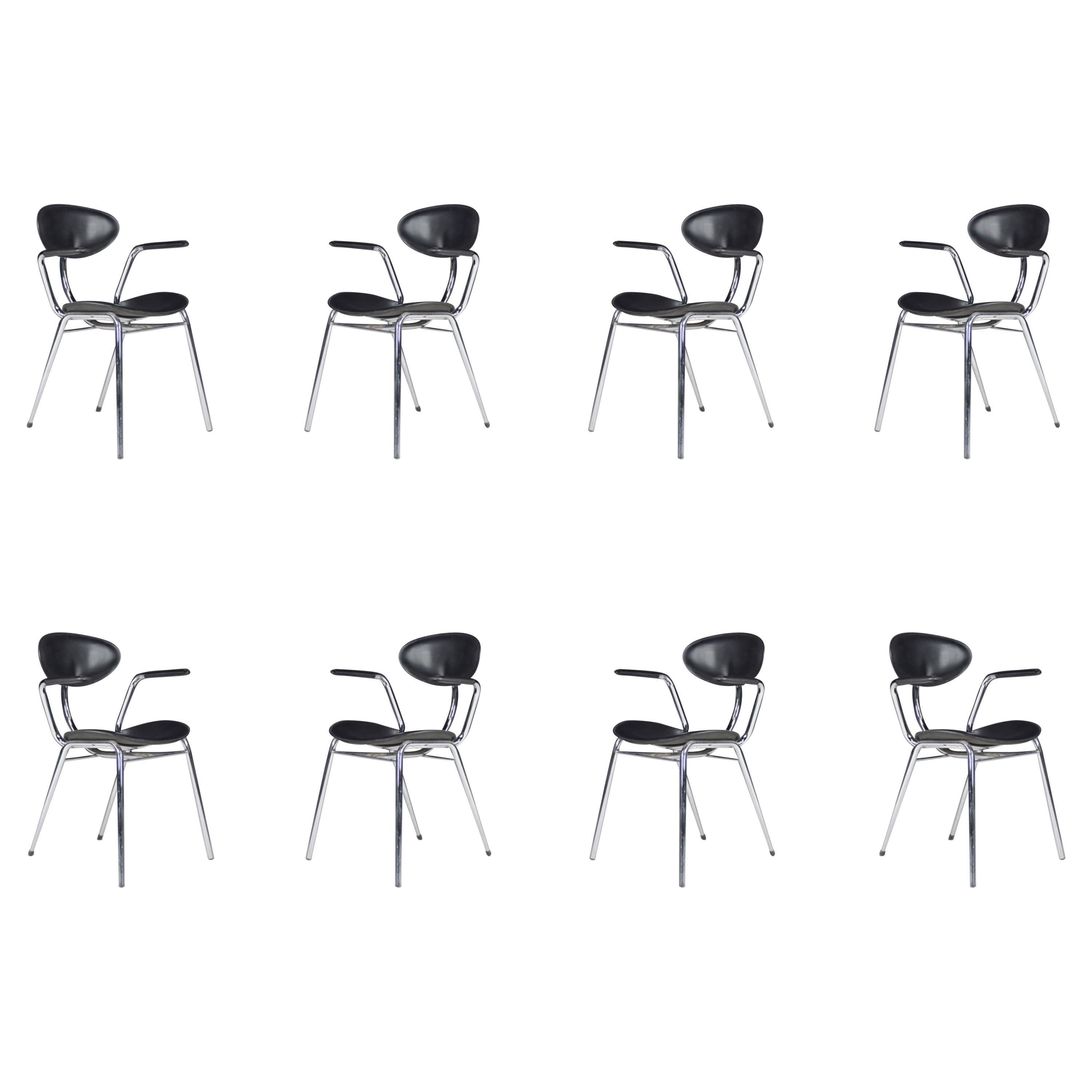 Ensemble de huit chaises de salle à manger en cuir noir et acier chromé, Italie, années 1970 en vente