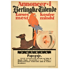 Affiche publicitaire originale et ancienne du journal Berlingske Tidende - Perroquet, chien et poisson