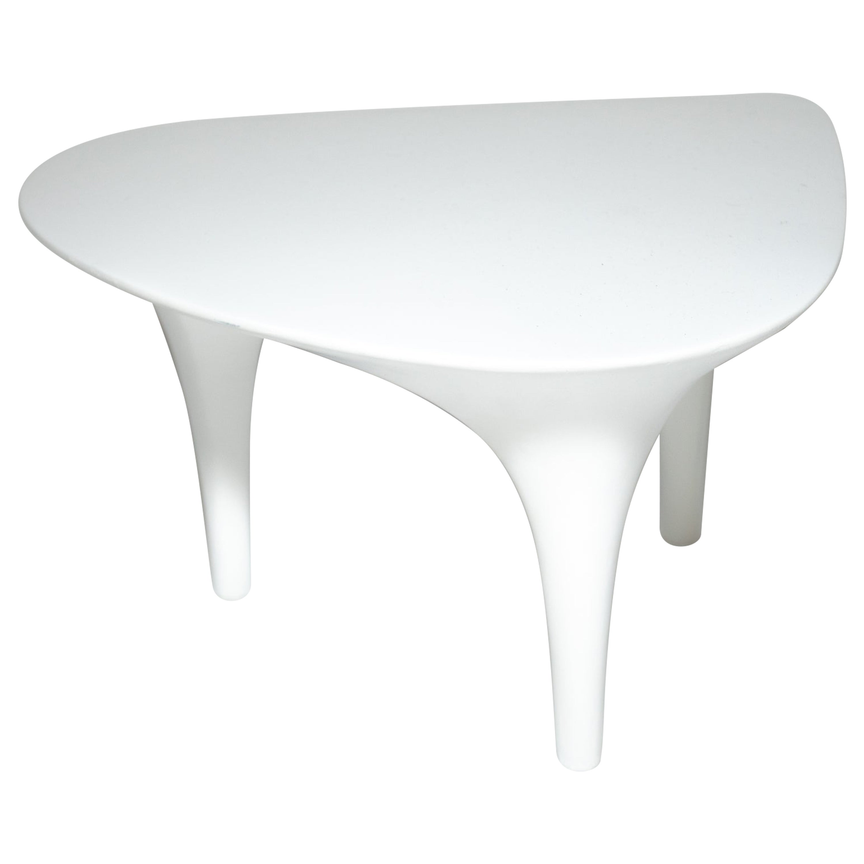 Table biomorphique laquée blanche en vente