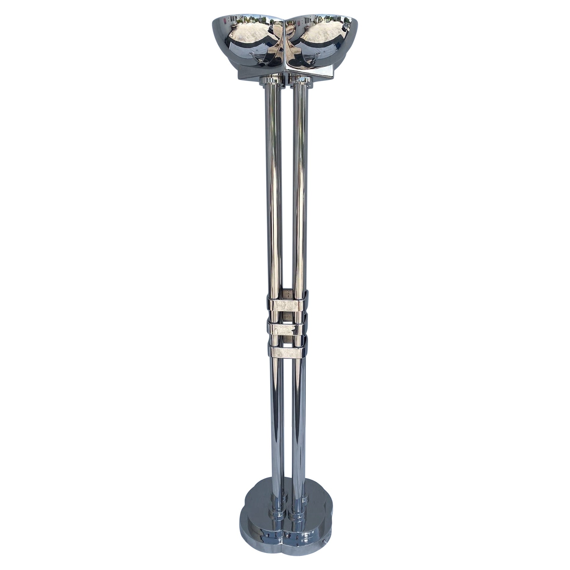 Rare grande lampe torchère d'époque Art Déco en chrome poli - Deux disponibles en vente