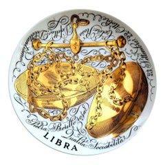 1970 Piero Fornasetti Piatto in porcellana Zodiaco "Bilancia" realizzato per Corisia