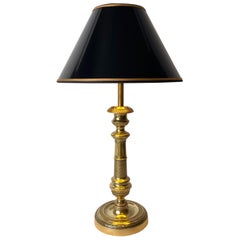 Elegante Tischlampe aus Messing, 1820er Jahre französisches Empire, ursprünglich Kerzenleuchter