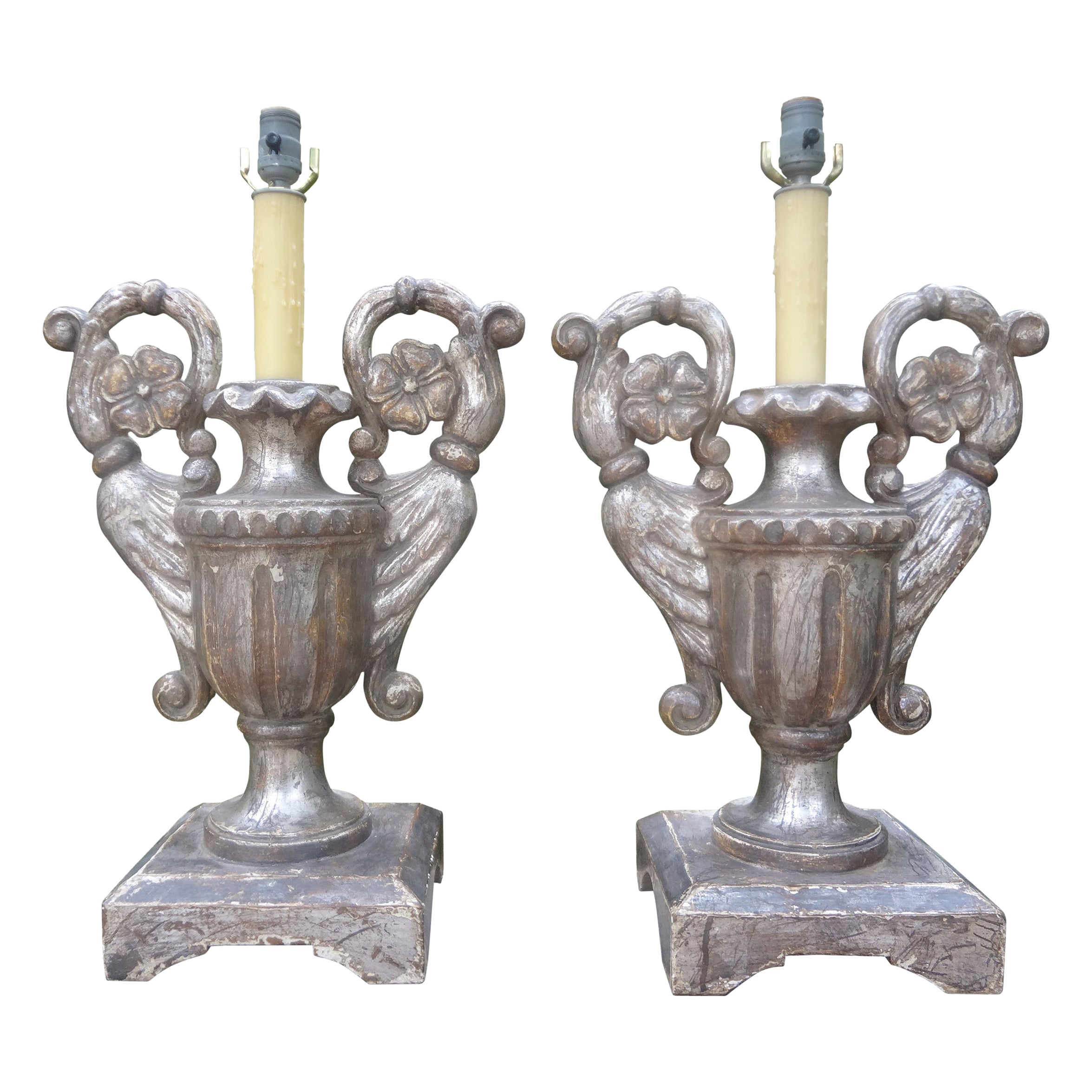 Paar italienische Giltwood-Lampen aus dem 18. im Angebot