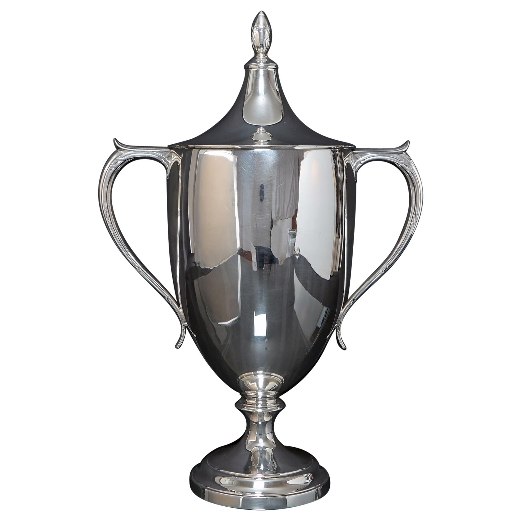 Two-handled Art Deco silver trophy cup & cover For Sale
