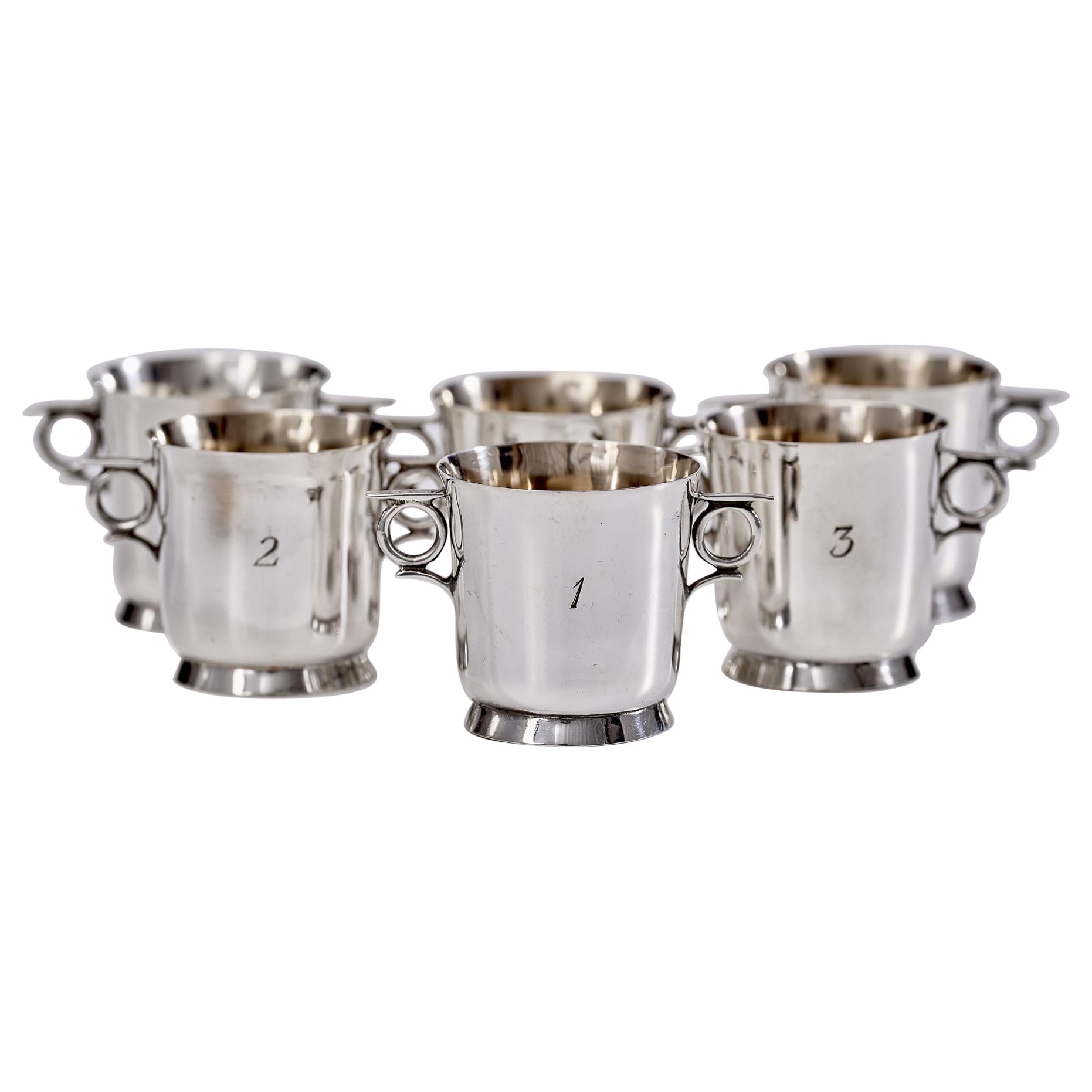 Set aus sechs antiken Silber-Whiskey tots mit Etui im Angebot