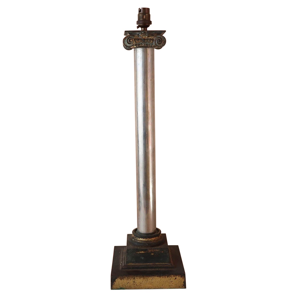 Lampe de table à colonne ionique en acier antique et laiton. Anglais, début du 19e siècle