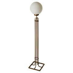 Lampada da terra della Secessione Viennese Adolf Loos, 1910, ottone patinato, vetro opalino