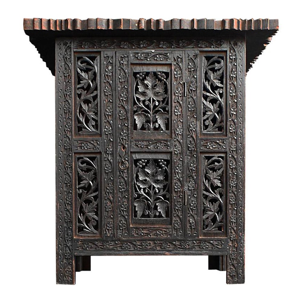 Early 20th century hand carved Indian draw table  For Sale