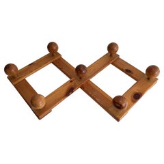 Wall accordion coat hanger in pine. French work in the style of CharlottePerrand
