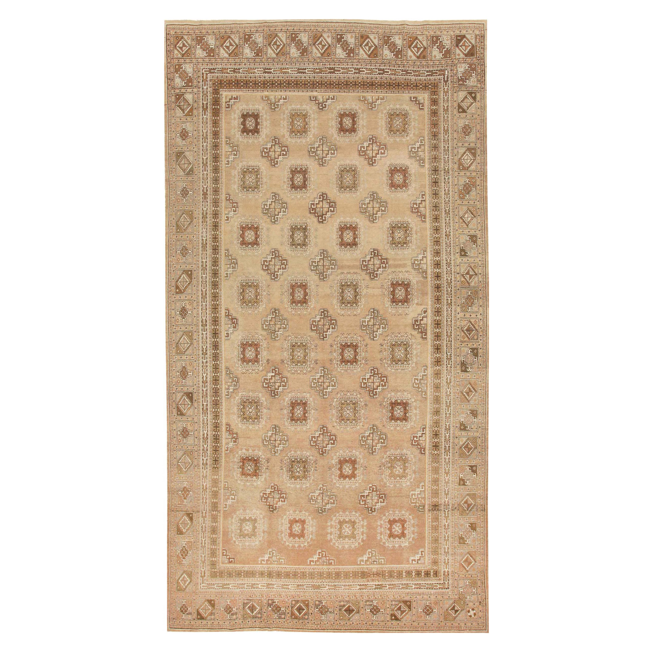 Antiker Khotan-Teppich. Größe: 9 Fuß x 17 Fuß 2 Zoll