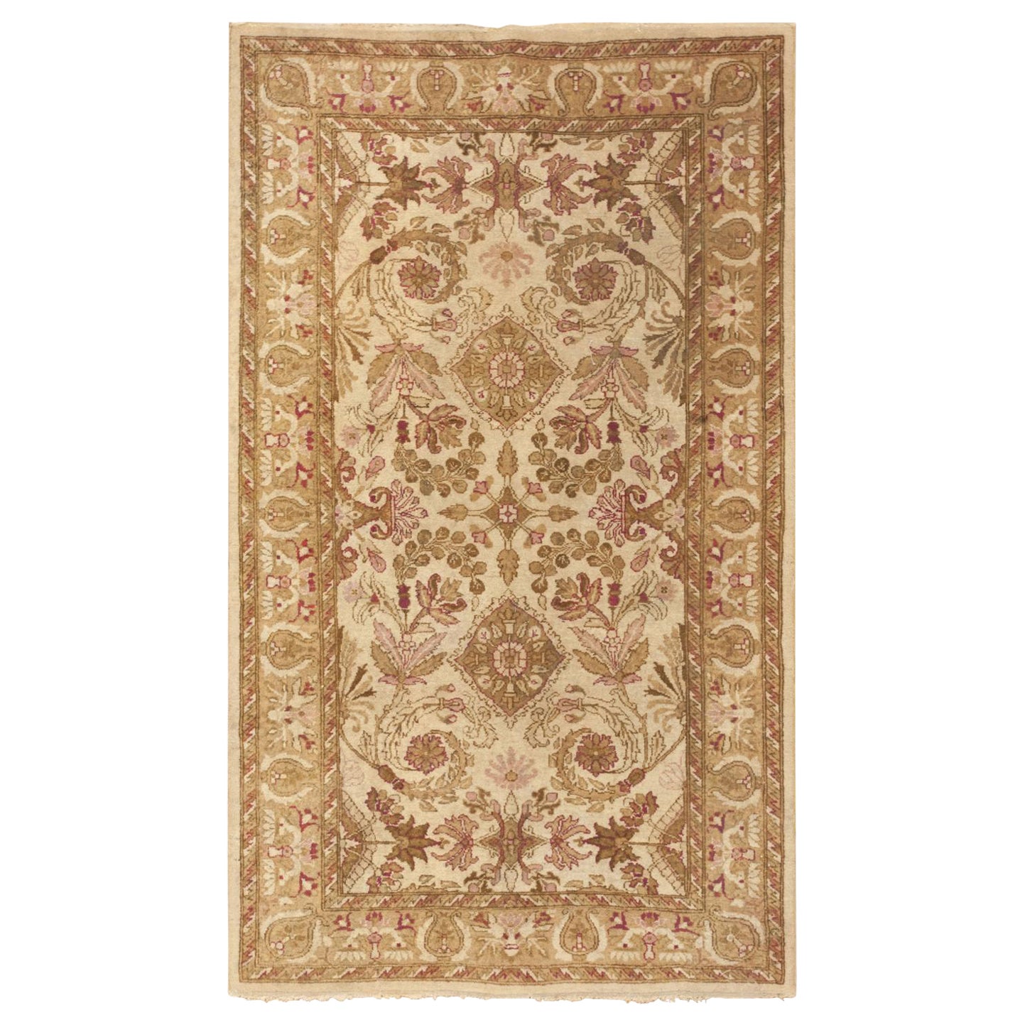 Tapis indien ancien de type Agra. Taille : 4 ft x 6 ft 9 in 