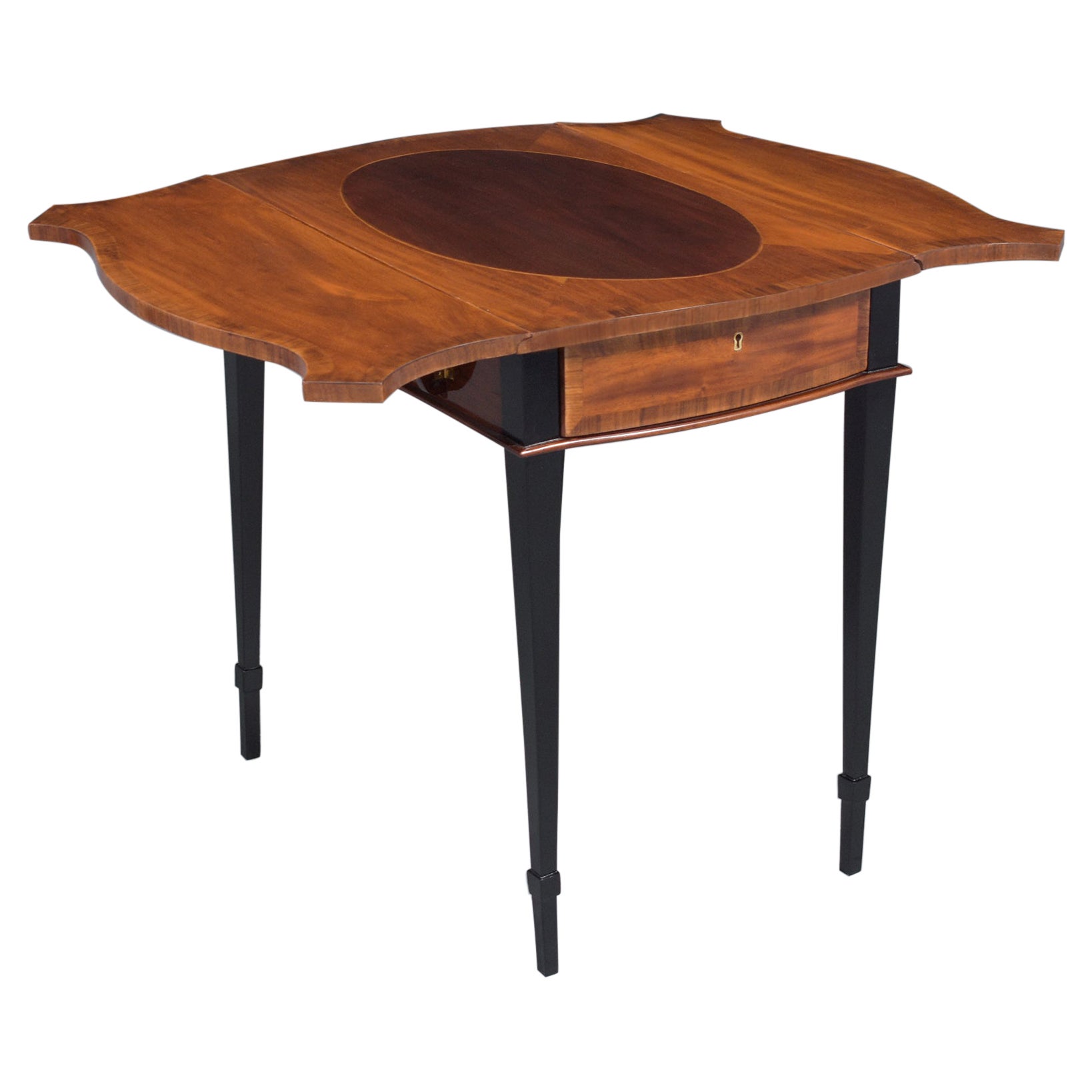 Mahagoni-Pembroke-Tisch aus dem späten 19. Jahrhundert mit pflaumenfarbenen Intarsien und Messingrollen im Angebot