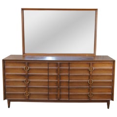 Commode Hungerford en acajou moderne du milieu du siècle dernier avec miroir 64 pouces