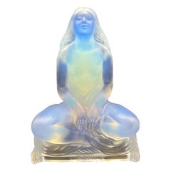 A Sabino "Idole " Opalescent Glass Statuette
