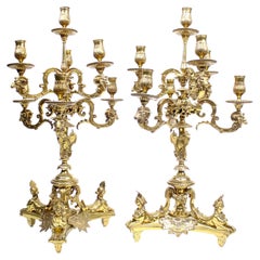 Paire de bronzes dorés de style Louis XV français  Chandelier, d'après André-Charles Boulle