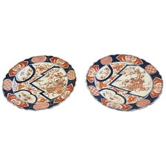 Paar antike japanische, handbemalte Imari-Teller in japanischer Qualität 