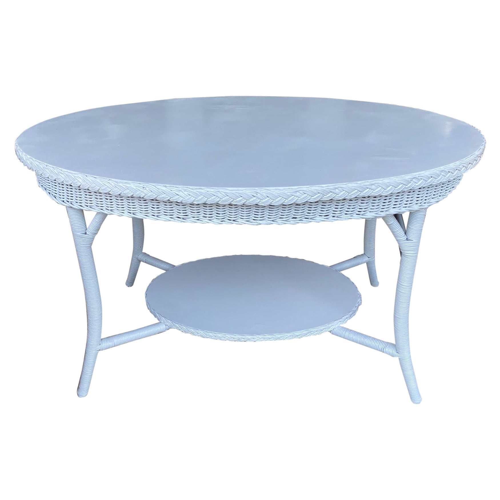 Table de salle à manger ovale vintage peinte en blanc - American Wicker Company en vente