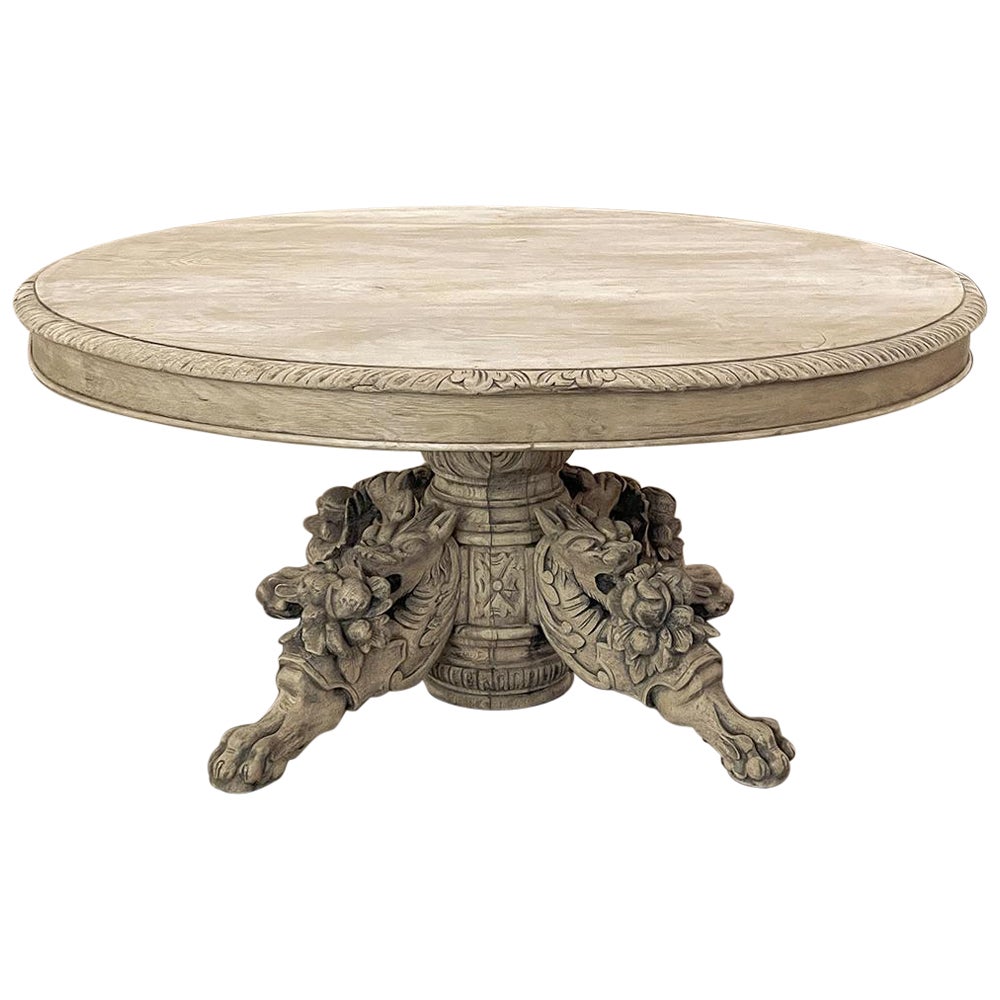 Table basse ovale sculptée du 19e siècle French Renaissance Revive