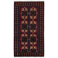 Vintage Baluch Läufer in Burgund mit geometrischen Mustern, von Rug & Kilim