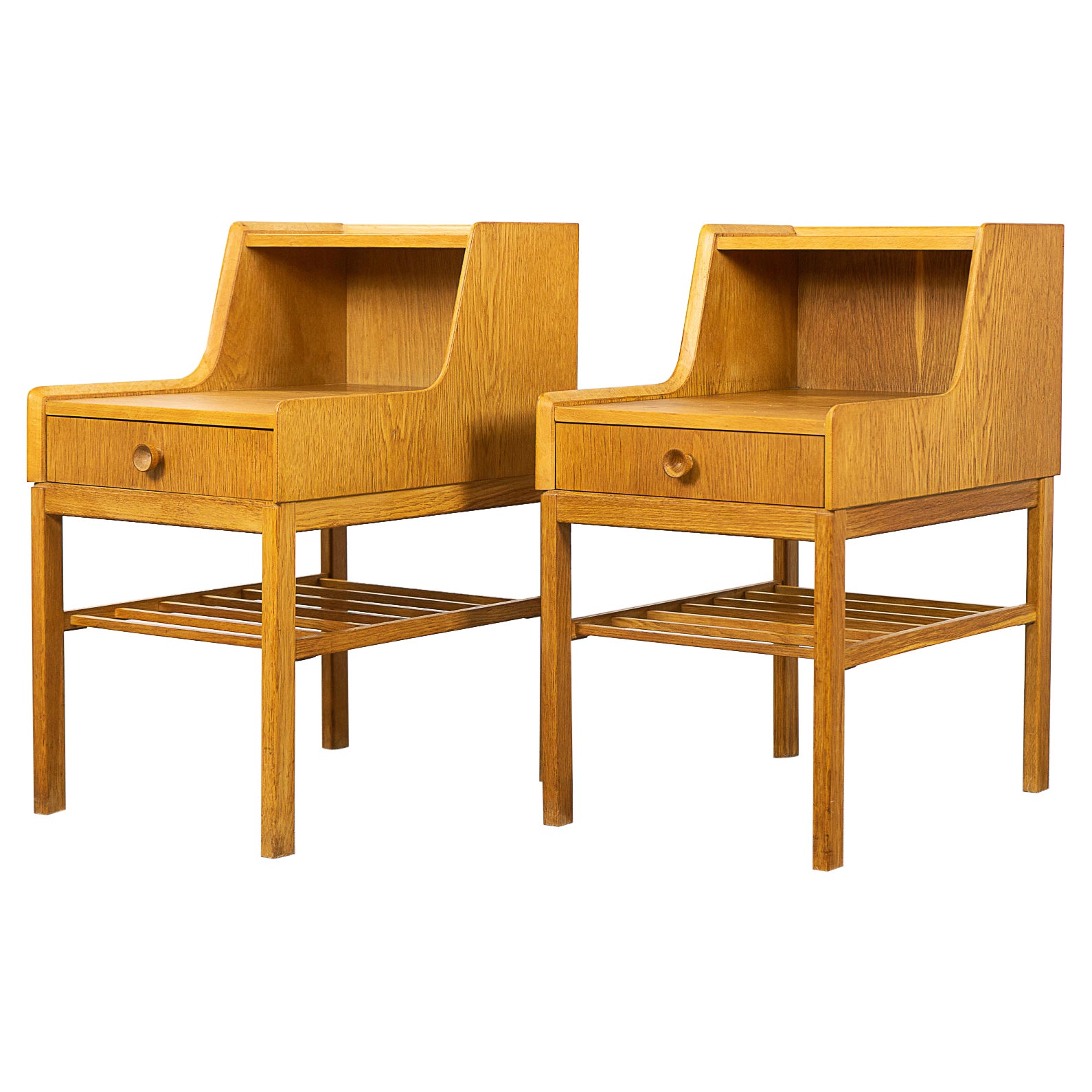 Pair of Danish Mid-Century Modern Oak Bedside Tables For Sale