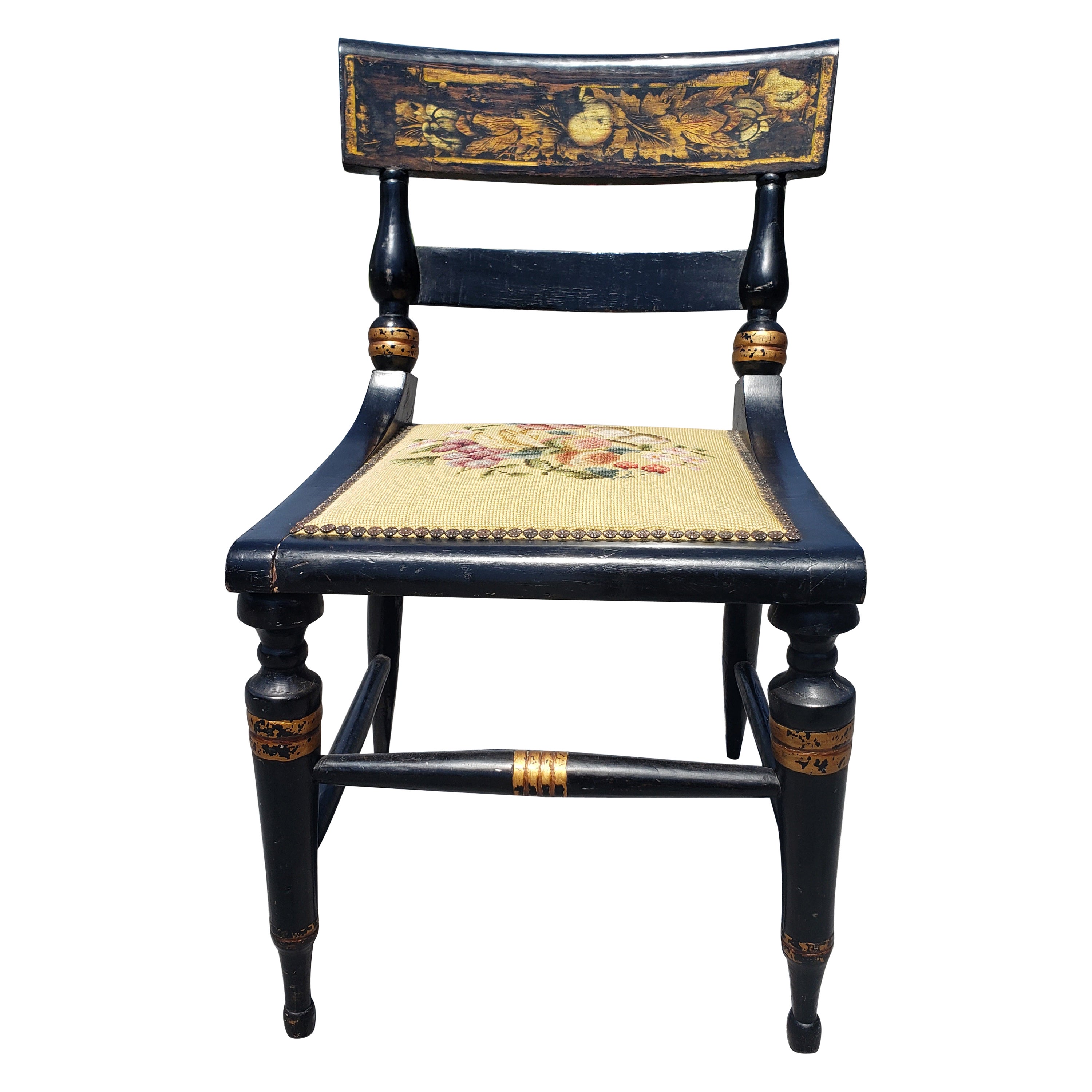 Frühes amerikanisches Stencil dekoriert Paket vergoldet Ebonized Needlepoint Side Chair