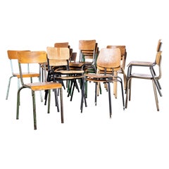 Harlekin-Set aus neunzehn Stapelbaren französischen Stühlen, 1960er Jahre