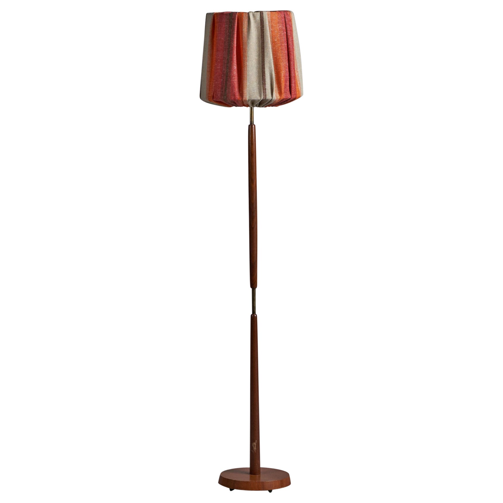 Schwedische Designerin, Stehlampe, Teakholz, Messing, Stoff, Schweden, 1950er Jahre