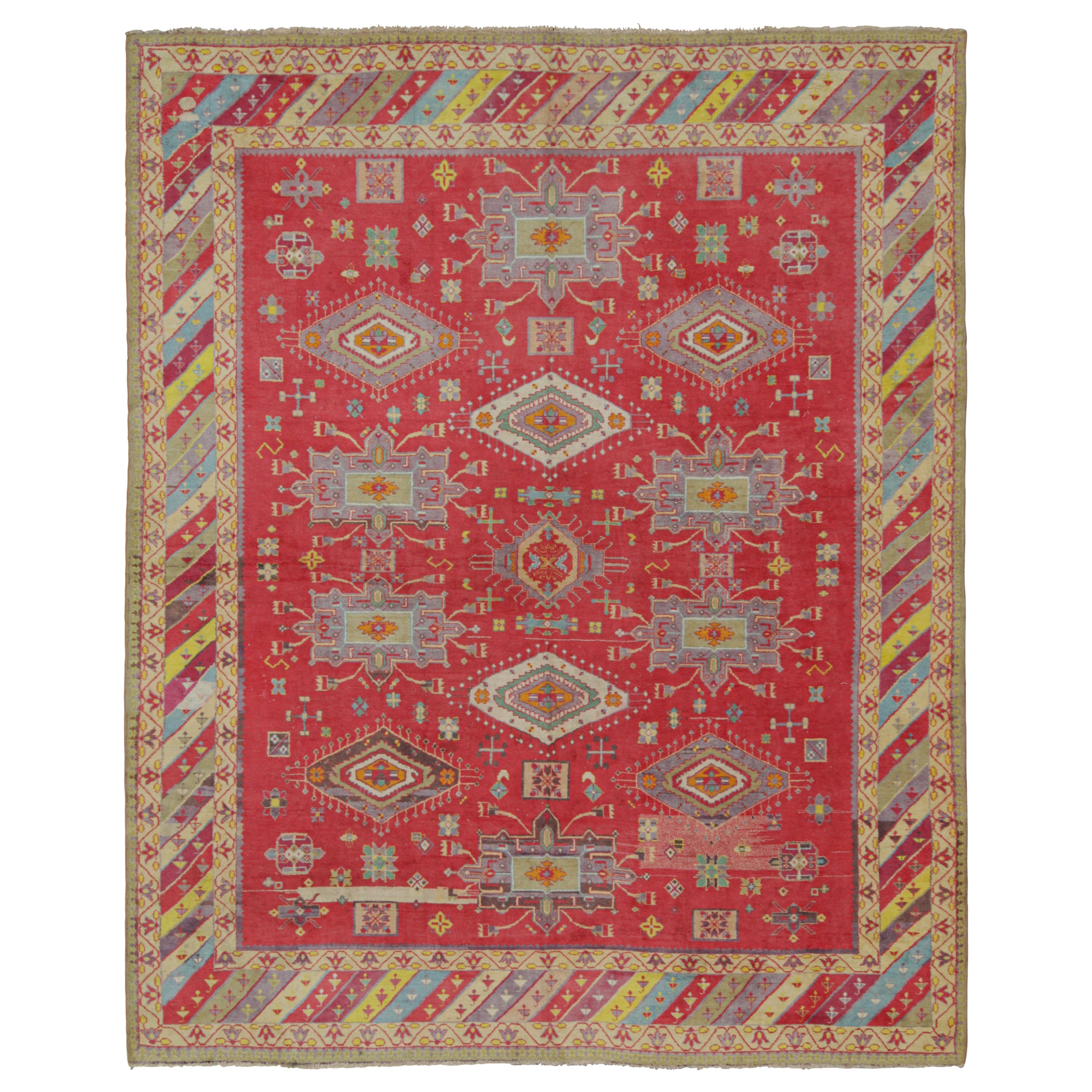 Antiker Agra-Teppich in Rot mit bunten geometrischen Mustern, von Rug & Kilim