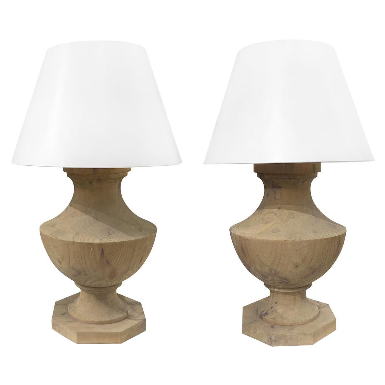 Coppia di grandi lampade da tavolo in noce vintage del XX secolo
