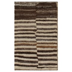 Alter marokkanischer Azilal-Teppich mit Beige und Streifen, von Rug & Kilim