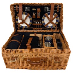 Large Picnic Basket with Four Place Settings
