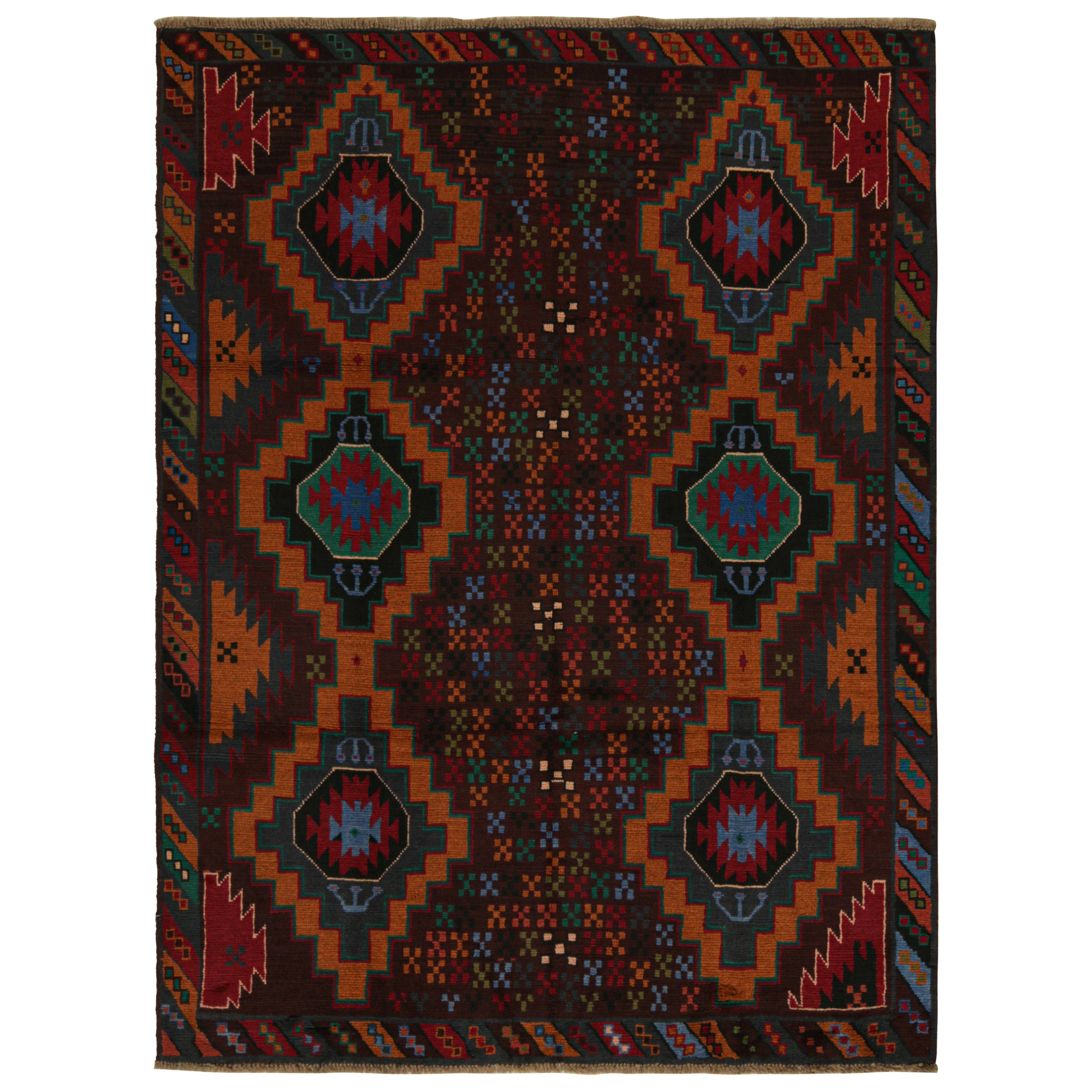 Tapis tribal vintage Baluch à motifs Brown et multicolores par Rug & Kilim