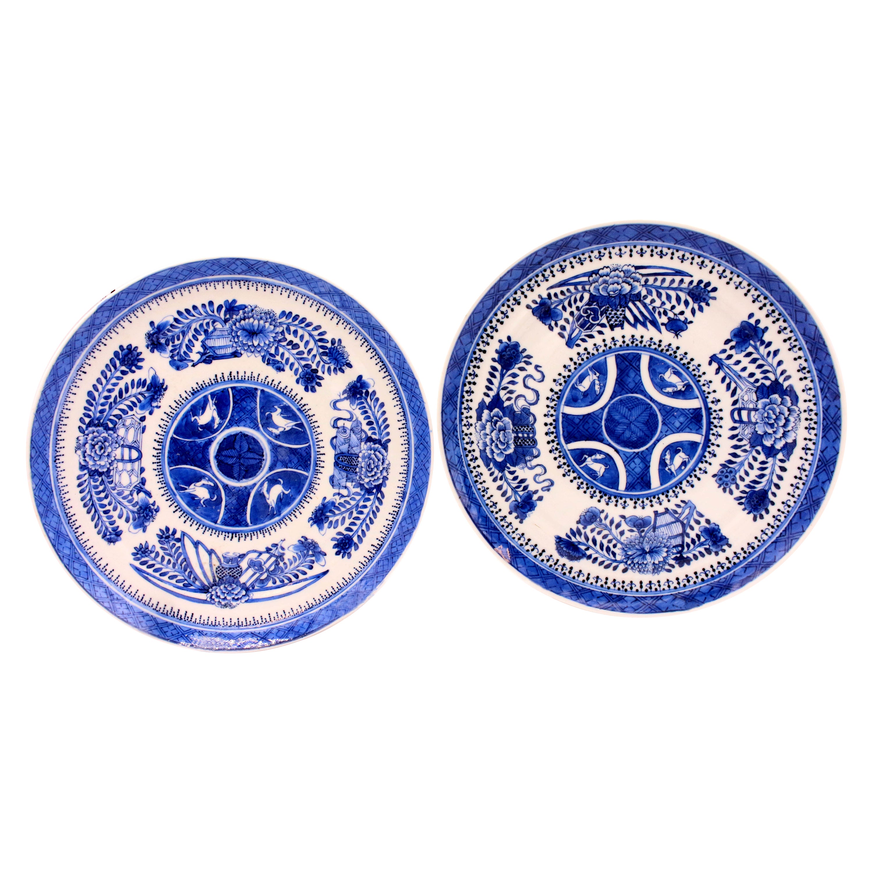 Early-mid 19th Century Pair of Qing Dynasty Fitzhugh Dinner Plates For Sale